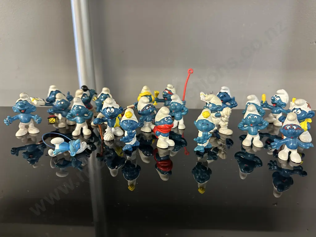Lot Of Vintage Smurf Figurines Image 1++