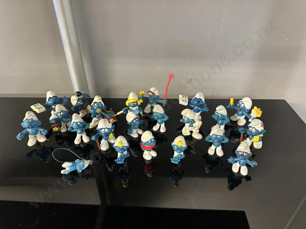 Lot Of Vintage Smurf Figurines Image 1++