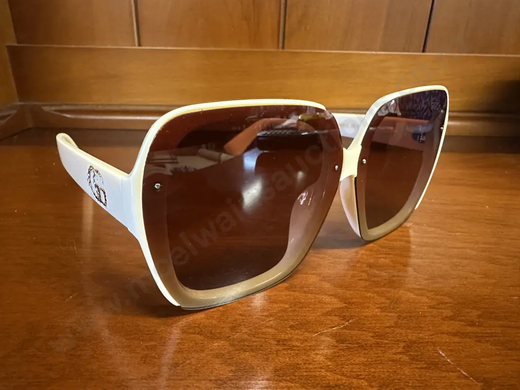 Gucci Ladies Sunglasses Made In Italy - y6002 55-19-139 Image 1++