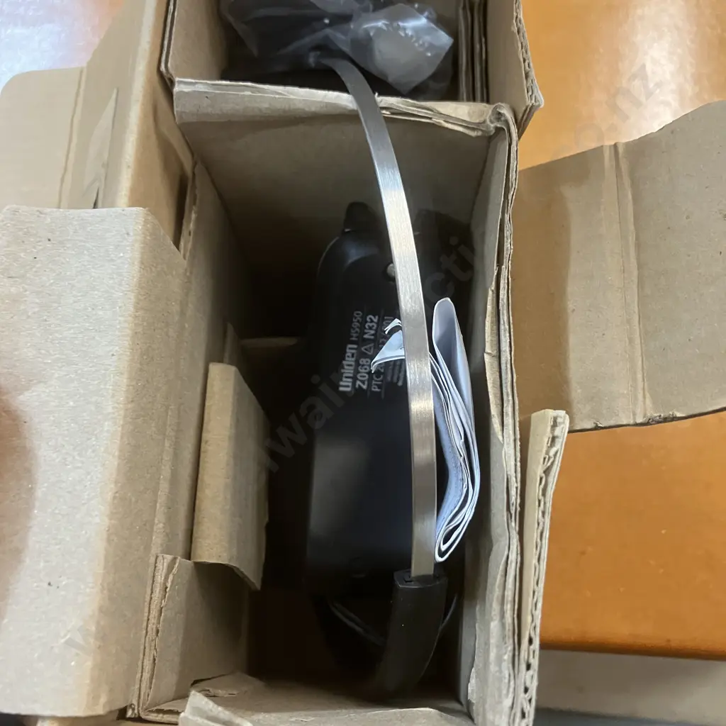 Uniden HS950 DECT Wireless Headset, Boxed Image 1++