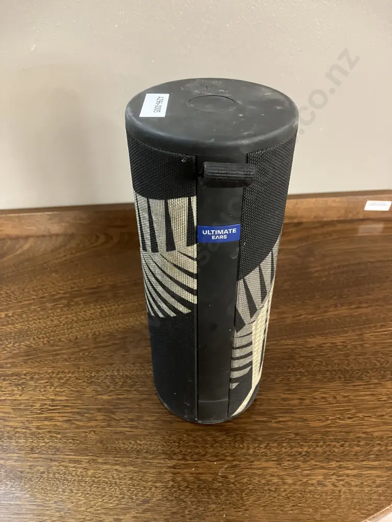 Ultimate Ears MEGABOOM 3 S-00171 Portable Bluetooth Speaker Image 1++
