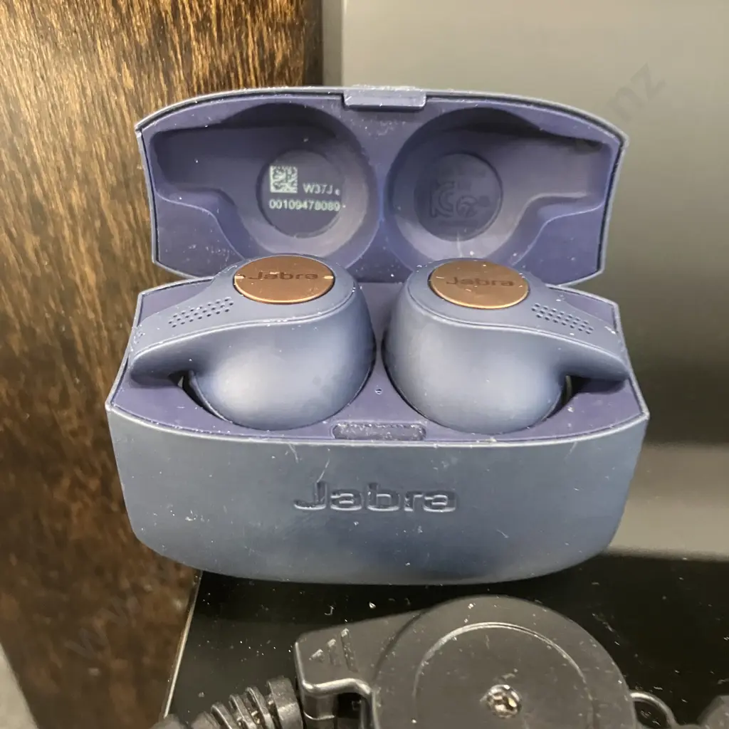 Jabra Elite Active 65t True Wireless Earphones (Navy) With Charging Case & Lead Image 1++
