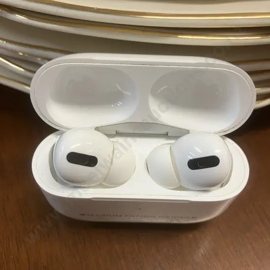 Apple Airpods Pro Model A2084 With A2190 Charging Case