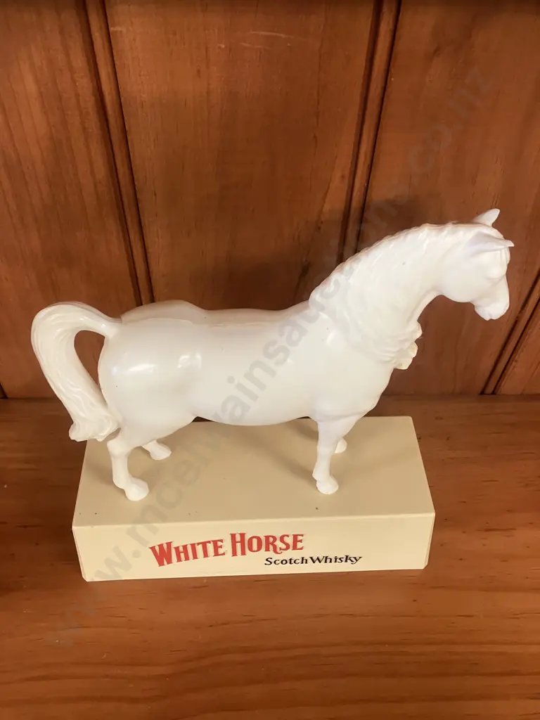Vintage White Horse Scotch Whiskey Display Statue. H25cm Image 1++