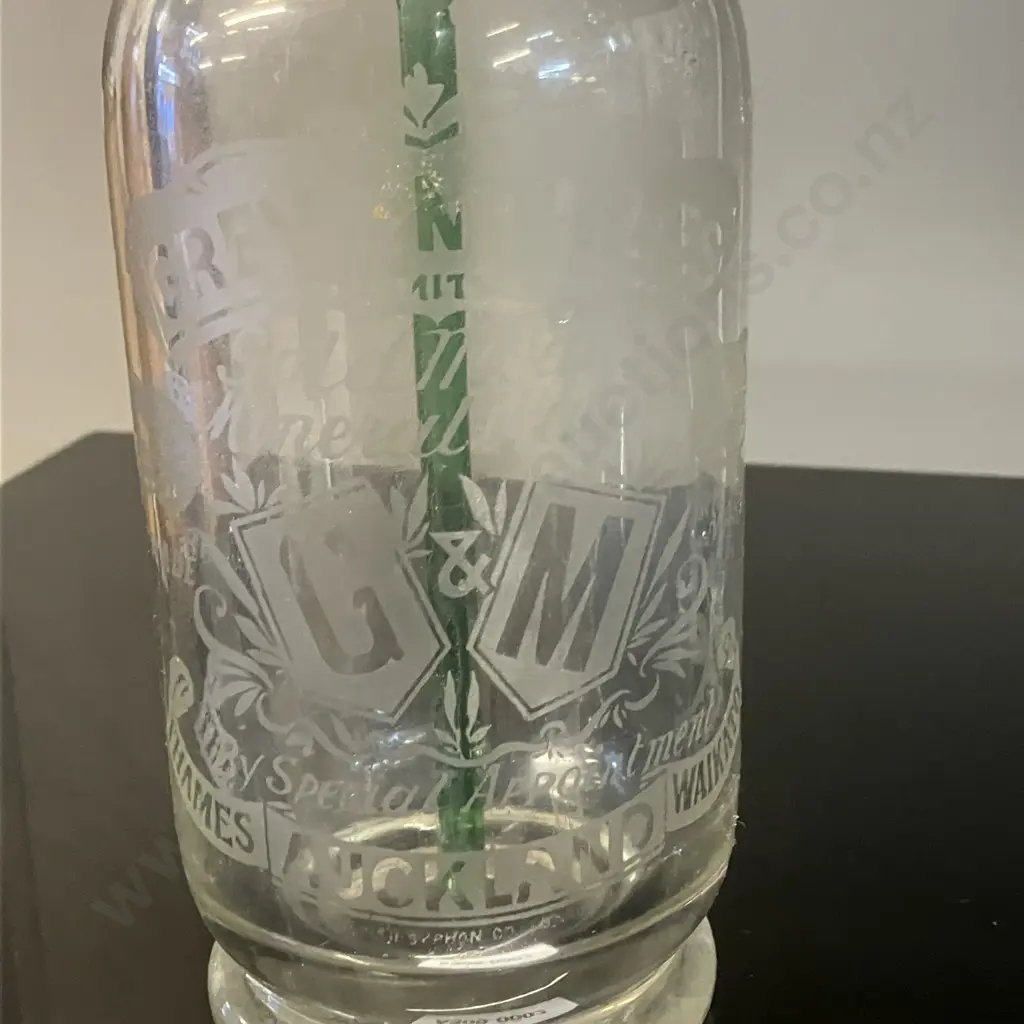 Grey & Menzies Soda Syphon "Gold Medal Mineral Waters - Thames, Auckland, Waikato", Cream Nozzle With Green Straw. H29cm Image 1++