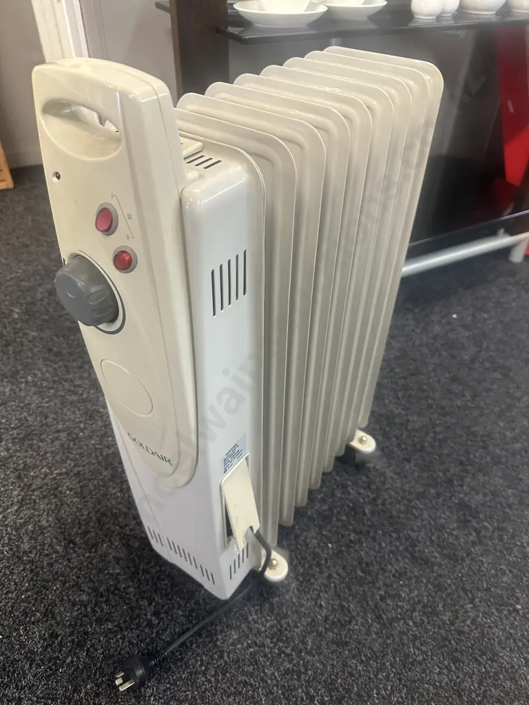 Goldair 9 Fin Heater Image 1++