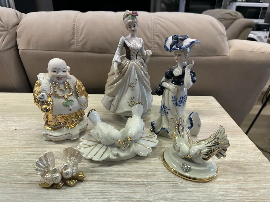 Selection Of Figurines & Ornaments Image 1++