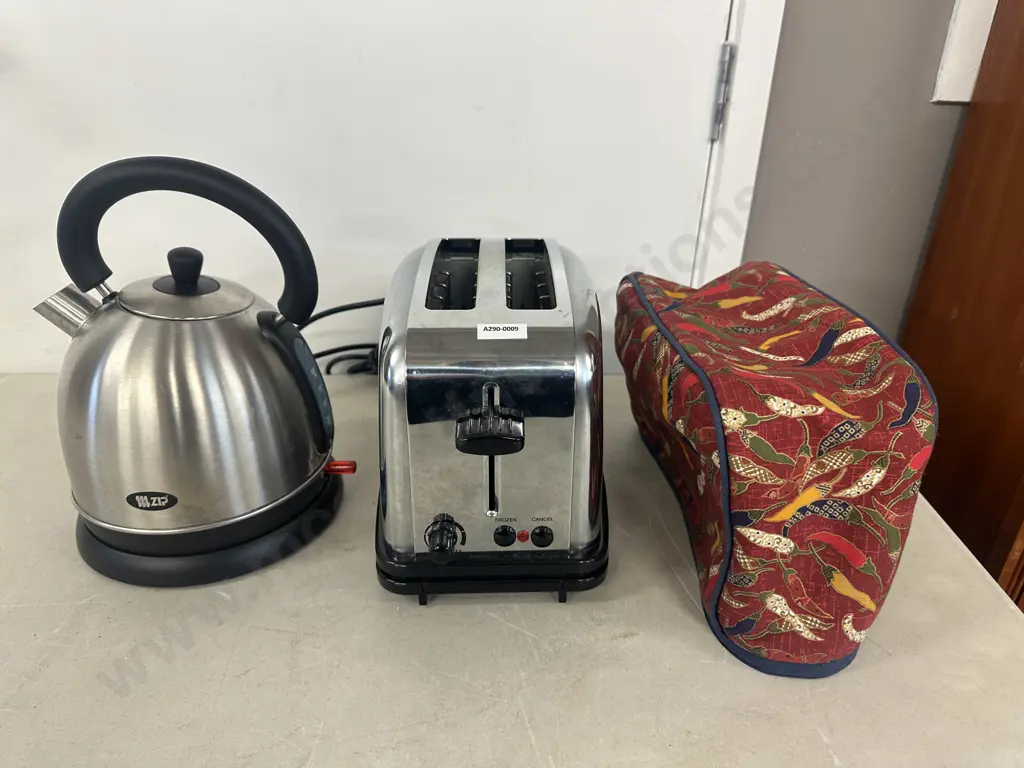 Russell Hobbs Toaster & Zip Electric Jug Image 1++
