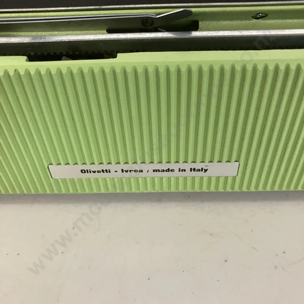 Vintage Olivetti Lettera 32 Lime Green Manual Typewriter - Made in Italy With Case Image 1++