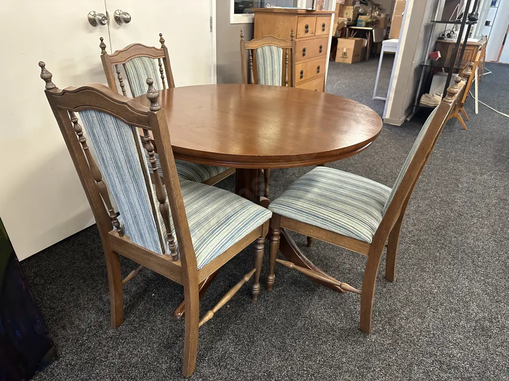 Round Top Mahogany Dining Table, Single Pedestal Base (75 x 106cm) With Four Blue & Cream Striped Fabric Chairs Image 1++