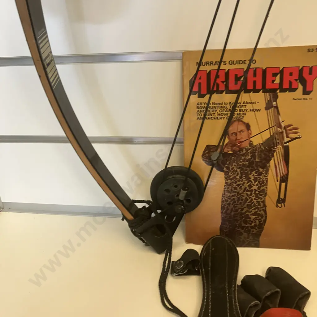 Proline Cyclone II Model 10-250 Compound Bow, Kwikee Kwiver, 6 x Arrows, Murrays Guide To Archery #11, Accessories Image 1++