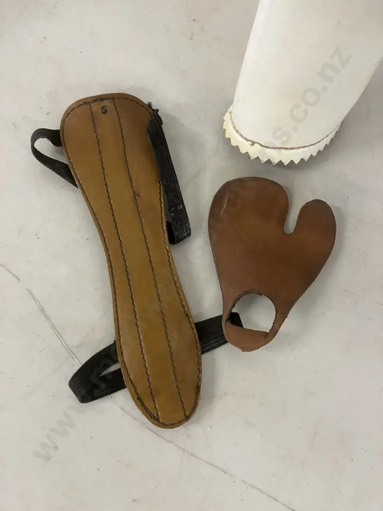 Arrows, Quiver, Finger Guards Image 1++