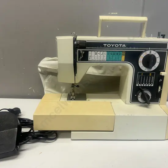 Vintage Toyota Sewing Machine Model 6600