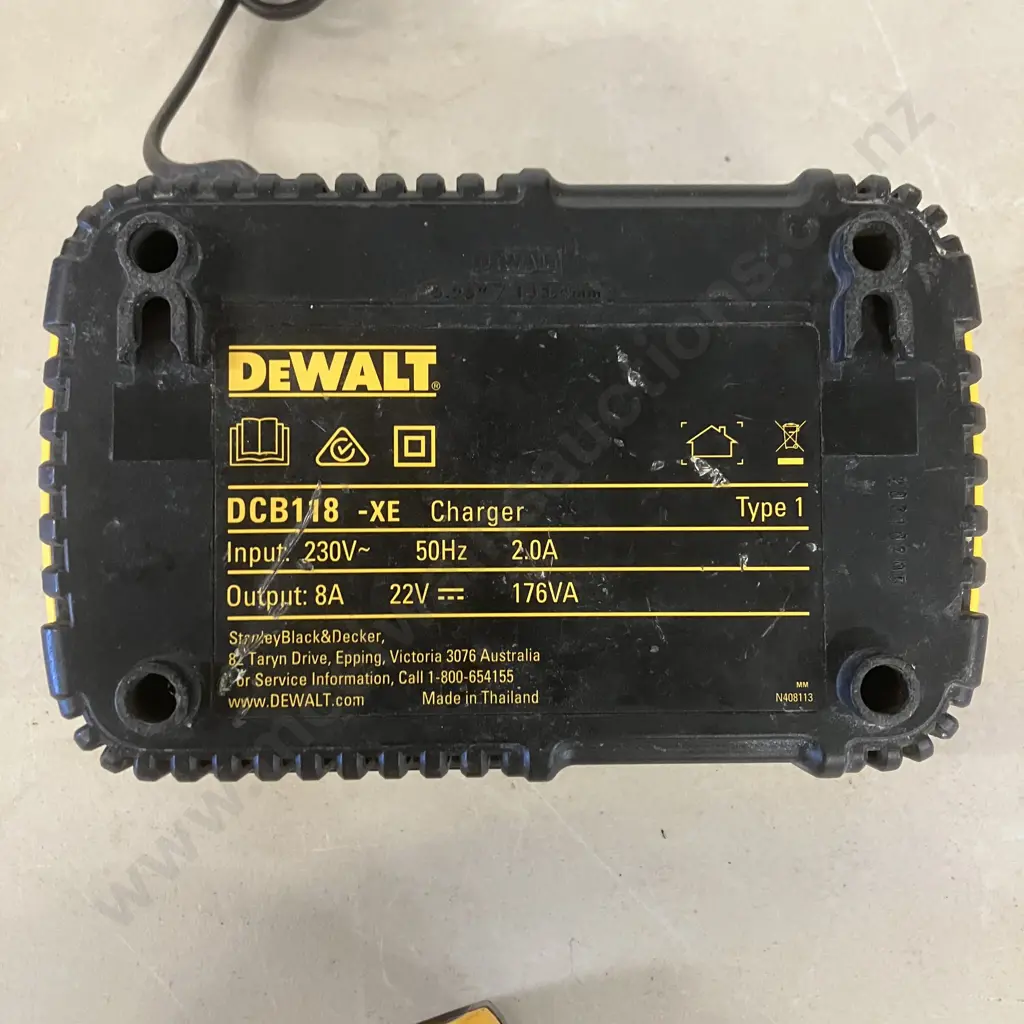 Dewalt DCB118-XE Fast Charger With DeWalt 5.0Ah Battery Image 1++