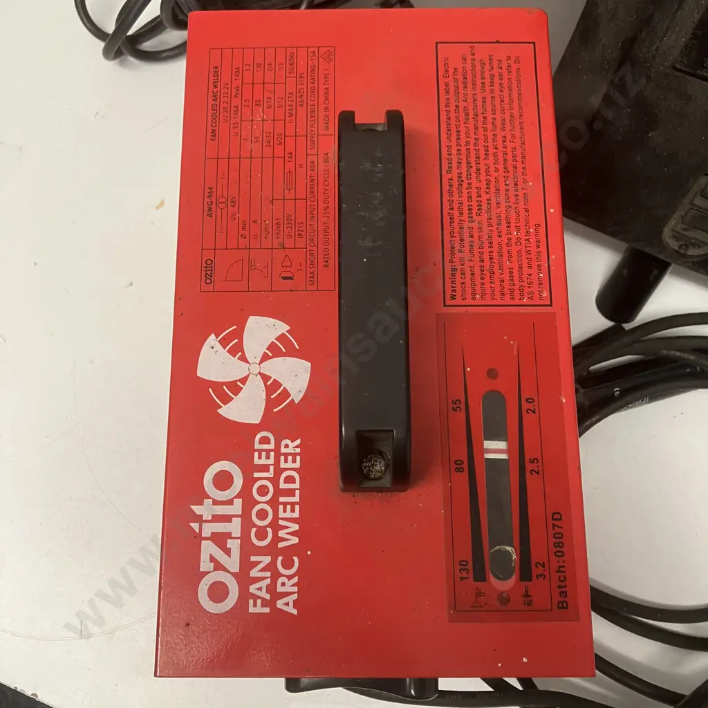 Ozito AWG-964 140 Amp Fan Cooled Arc Welder With A Welding Mask Image 1++