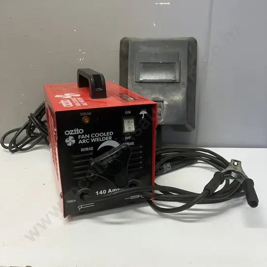 Ozito AWG-964 140 Amp Fan Cooled Arc Welder With A Welding Mask
