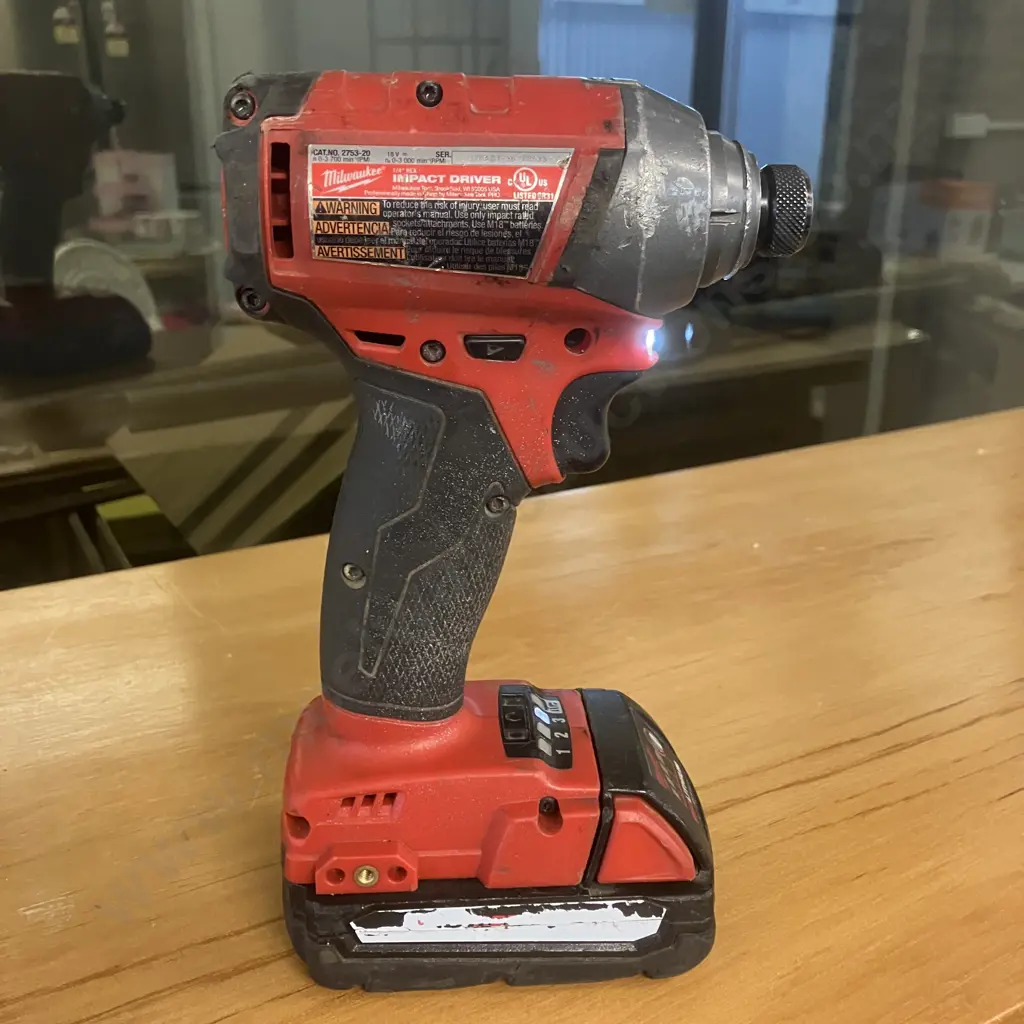 Milwaukee 18V 1/4" Hex Impact Driver With Battery (No Charger) Image 1++