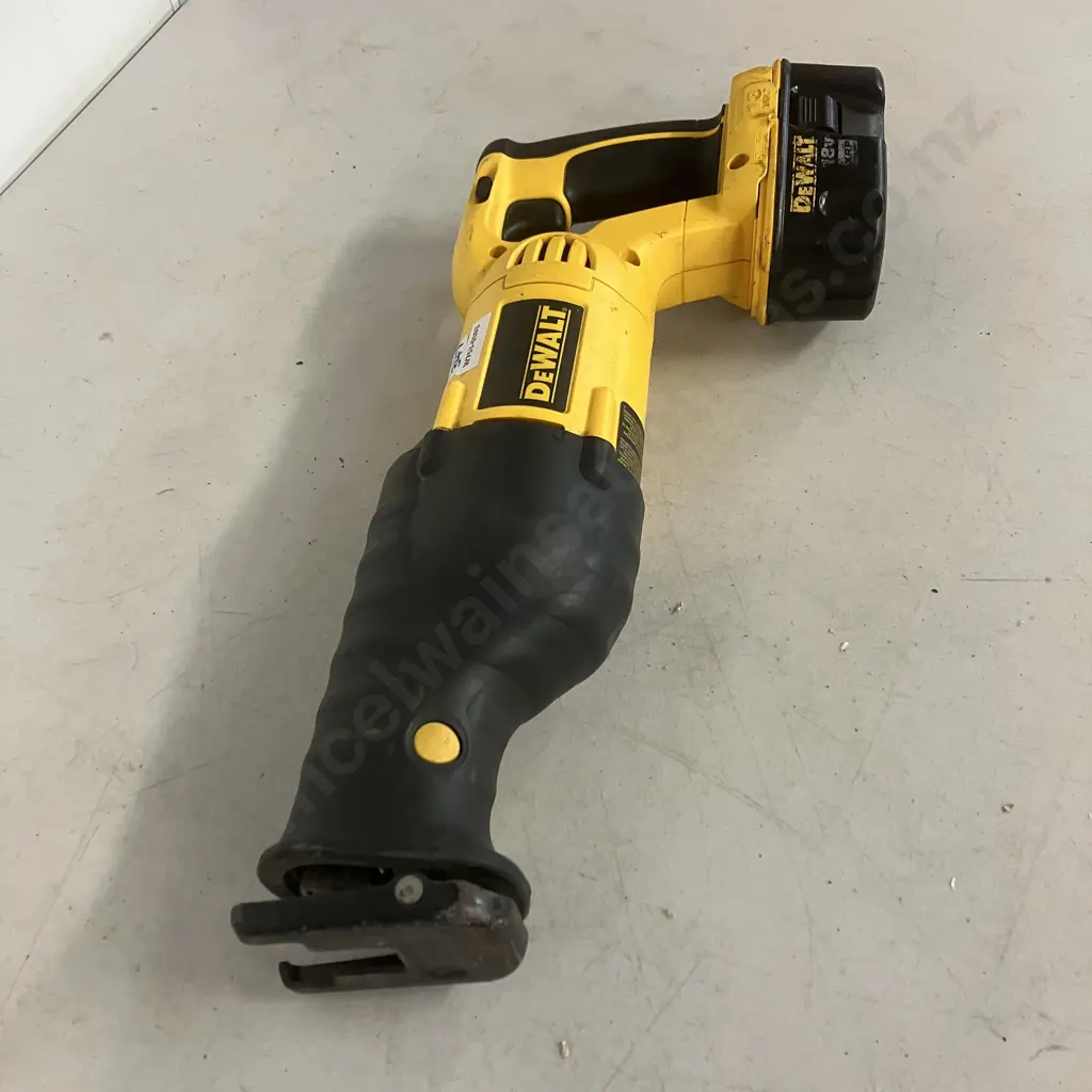 DeWalt DC385 18V Cordless Reciprocating Saw & DC9096 Battery (No Charger) Image 1++