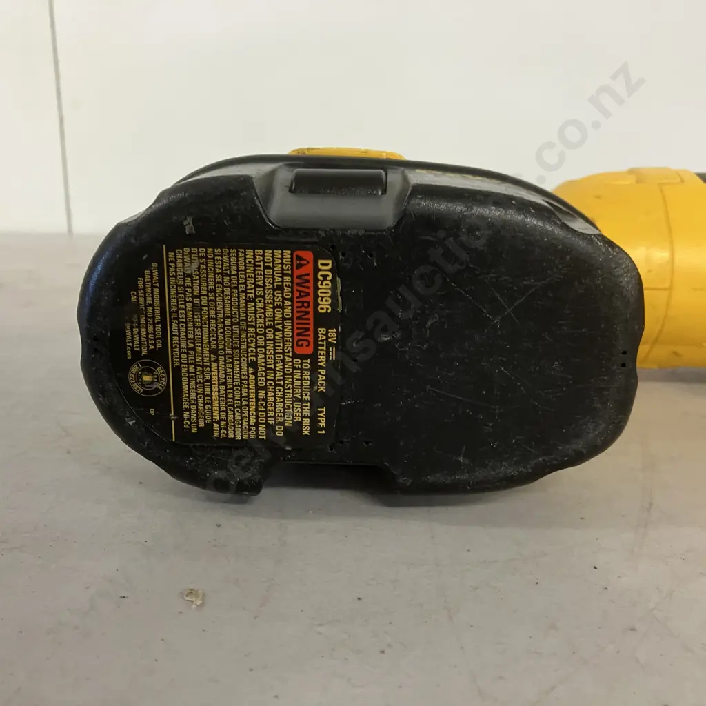 DeWalt DC385 18V Cordless Reciprocating Saw & DC9096 Battery (No Charger) Image 1++