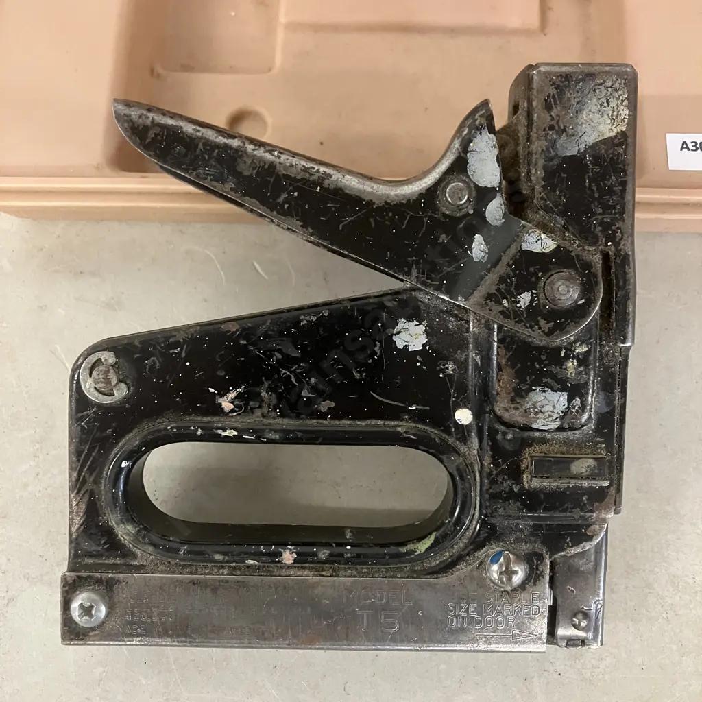Bostitch (USA) Vintage Staple Gun Model T5 Black Heavy Duty Stapler Tacker With Staples In Moulded Case Image 1++