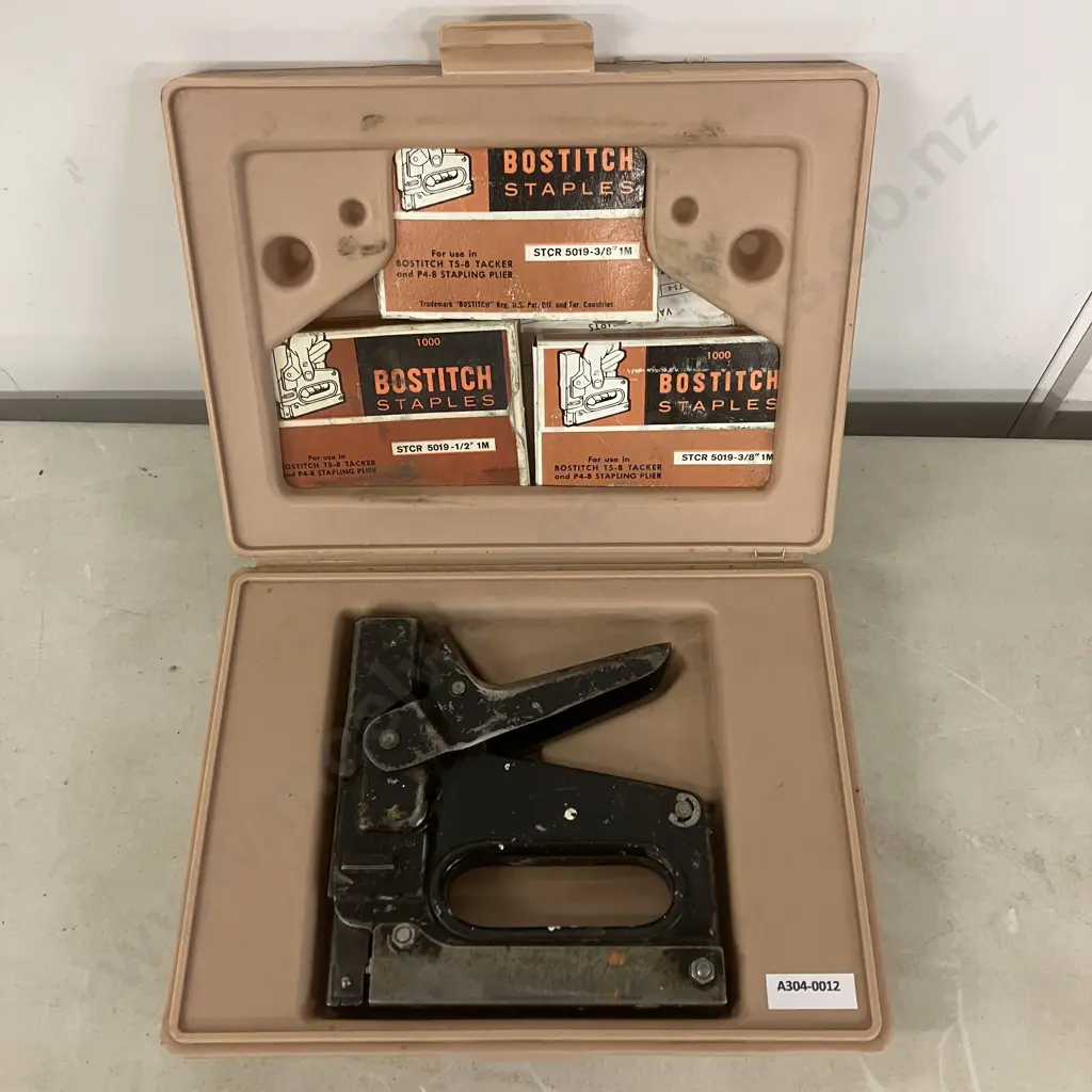 Bostitch (USA) Vintage Staple Gun Model T5 Black Heavy Duty Stapler Tacker With Staples In Moulded Case Image 1++