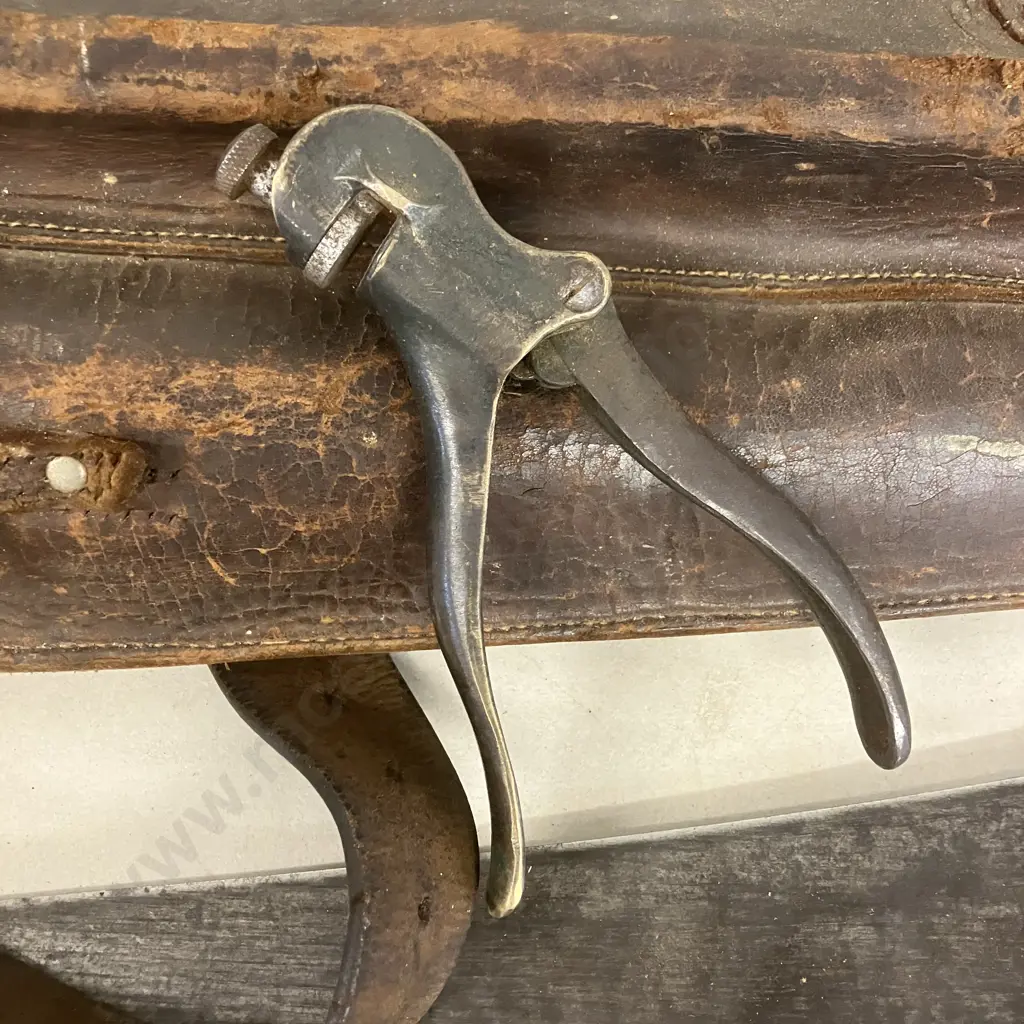 Vintage Leather Carry Case, Disston, Spear & Jackson Saws, Saw Setting Tool & Stabila Level Image 1++