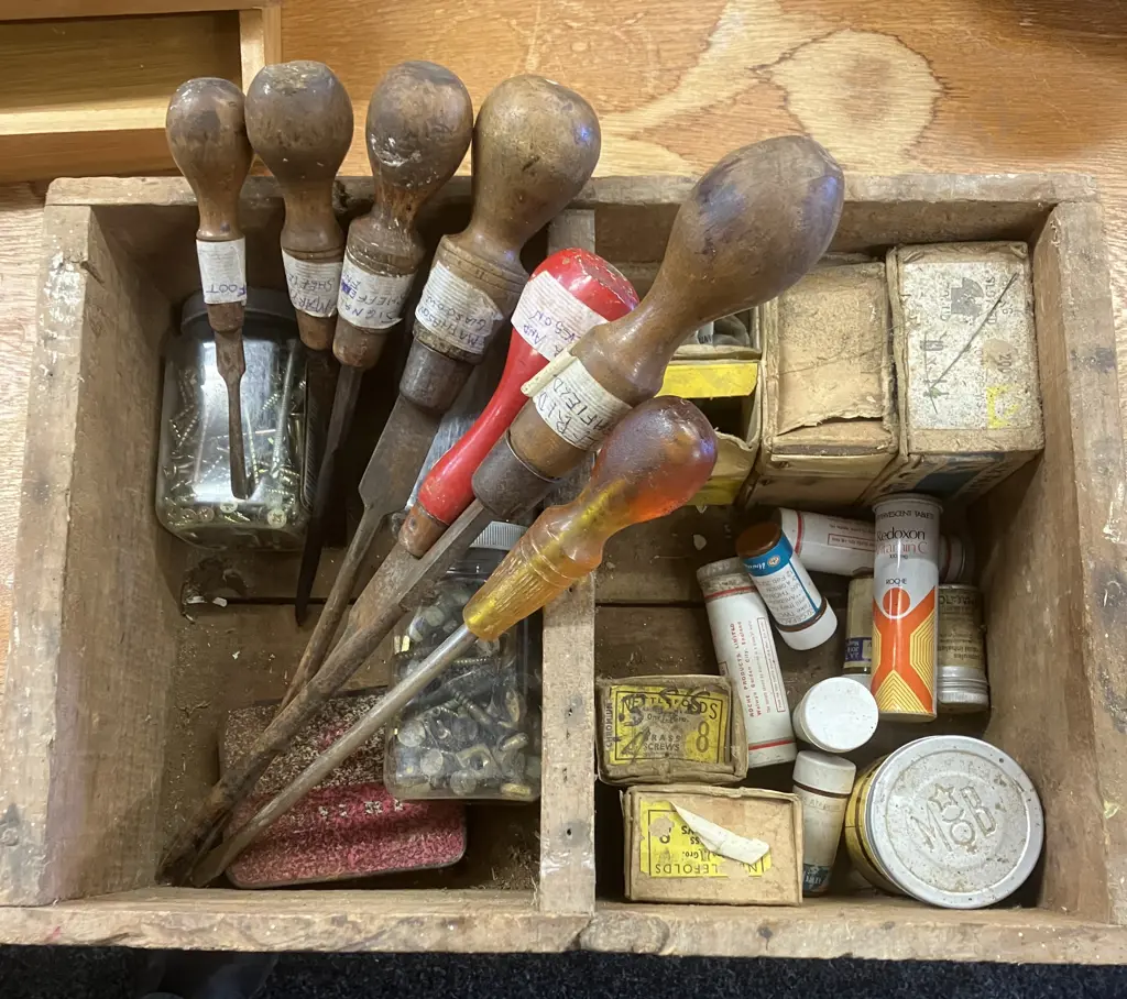 Vintage & Antique Screwdrivers Including FootPrint, Matheson, Marples Etc With Assorted Screws, Nettlefolds Etc Image 1++