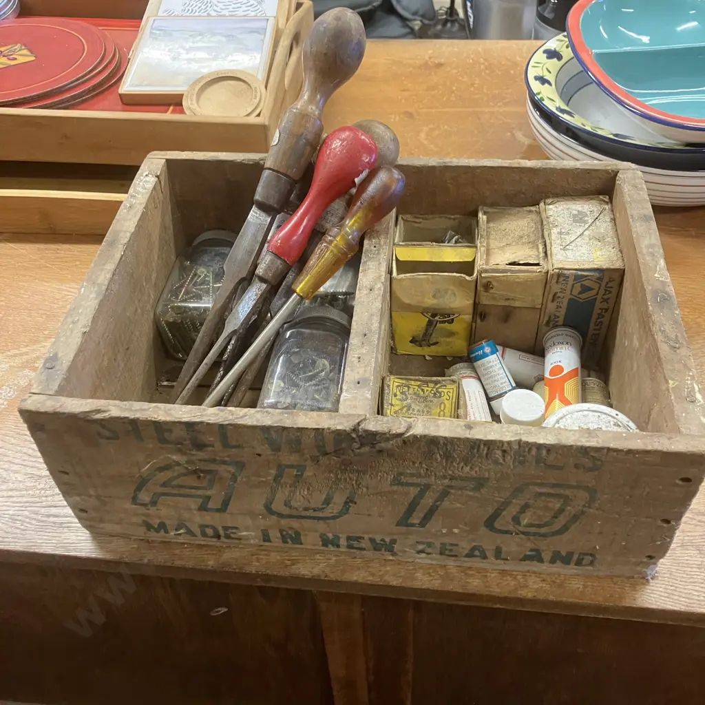 Vintage & Antique Screwdrivers Including FootPrint, Matheson, Marples Etc With Assorted Screws, Nettlefolds Etc Image 1++