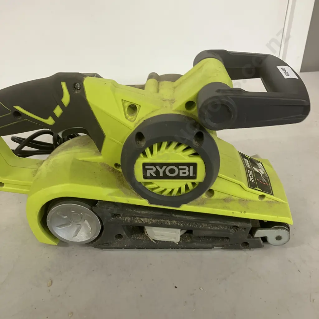 Ryobi 800W Belt Sander EBS800 With Sanding Belts Image 1++