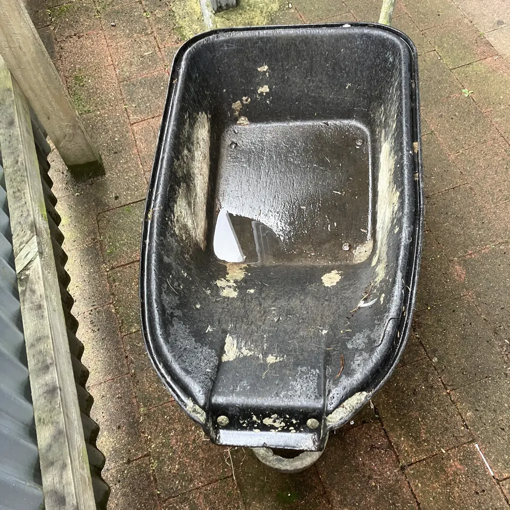 Wheelbarrow With a Black Poly Tray With Pour Lip (Tyre As Found) Image 1++