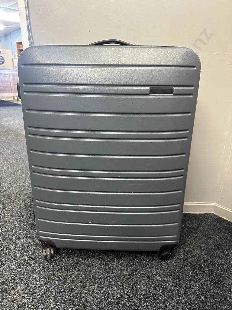 Grey Hardcase Suitcase Retractable Handle On Wheels H75cm. Image 1++