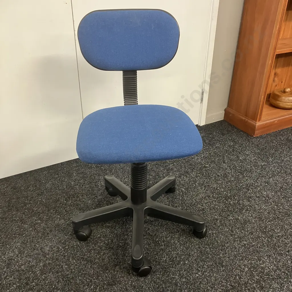 Blue Students Chair, On Castors Image 1++