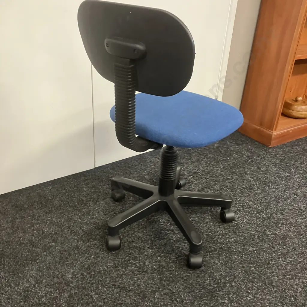 Blue Students Chair, On Castors Image 1++