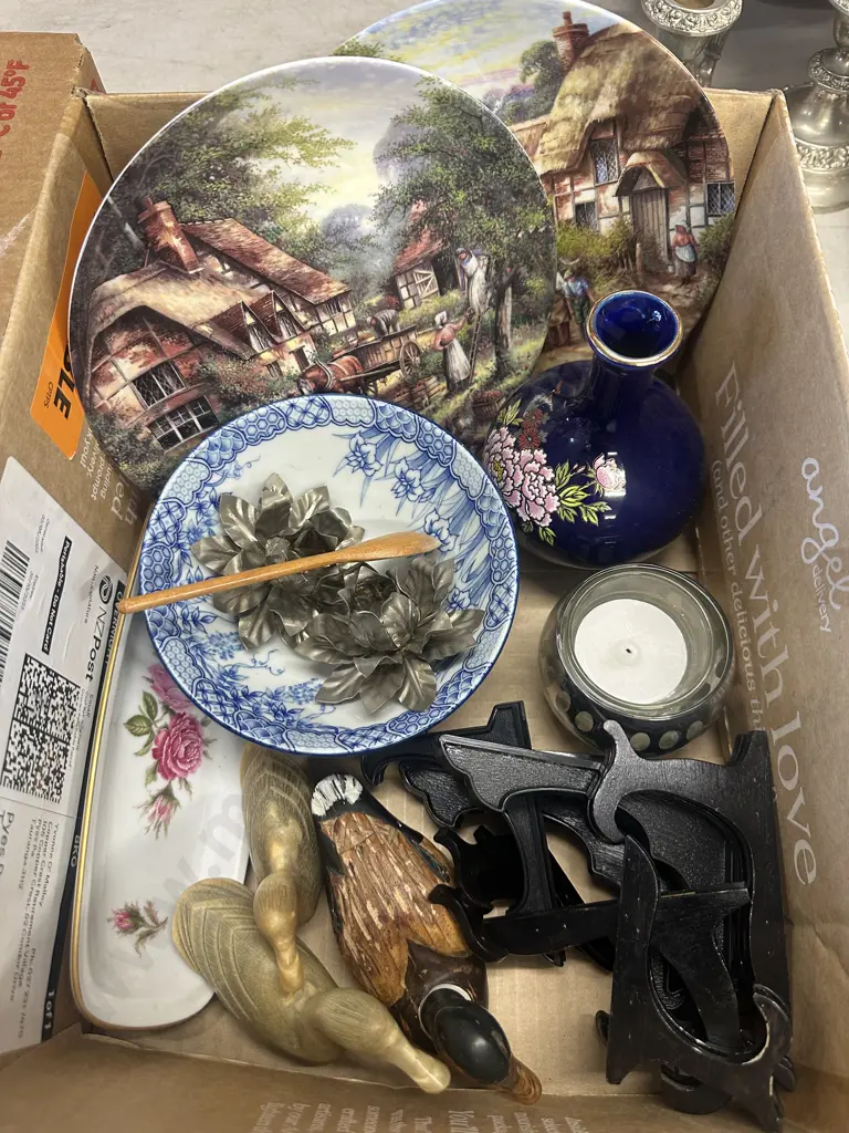 Wedgwood Collectors Plates, Duck Ornaments, Plate Stands Etc Image 1++