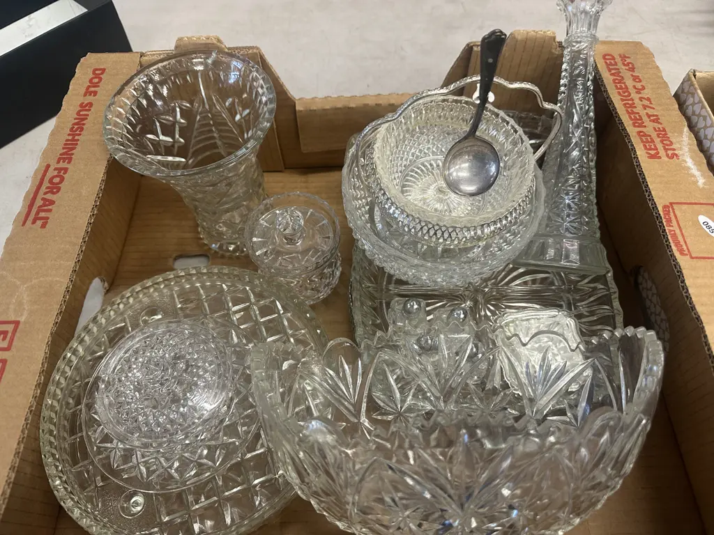 Assorted Vintage Glass & Crystal Items Image 1++
