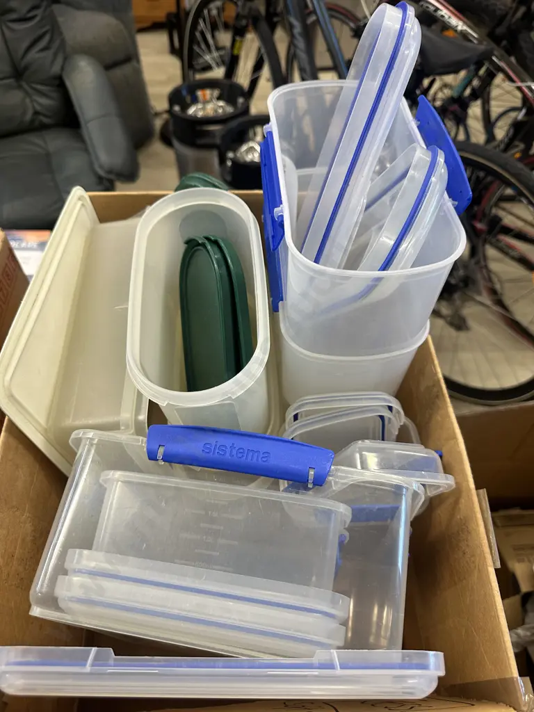Assorted Sistema & Tupperware  Image 1++