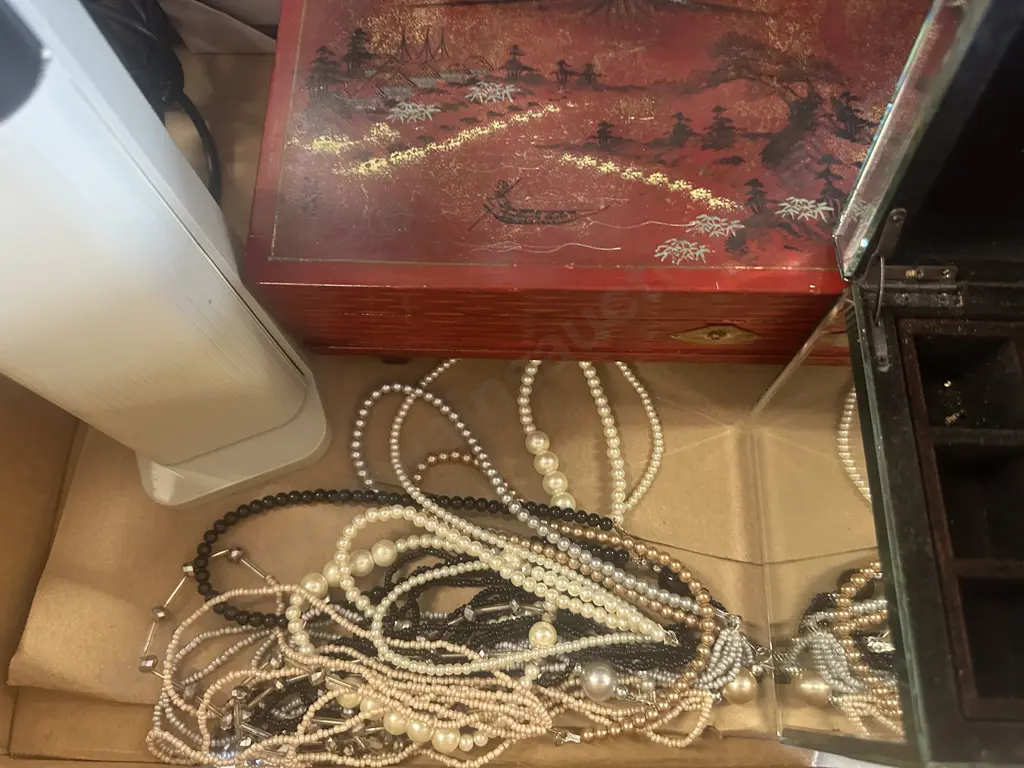 Jewellery Boxes, Necklaces, Religous Artwork & Ott-lite Image 1++