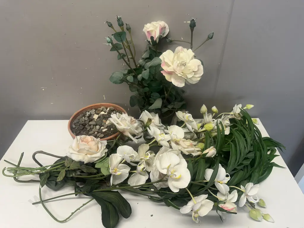 Planter & Artificial Flowers Image 1++