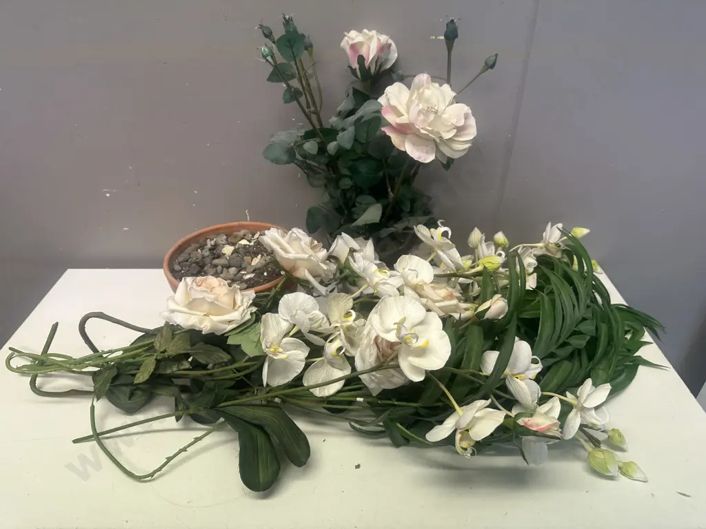 Planter & Artificial Flowers Image 1++