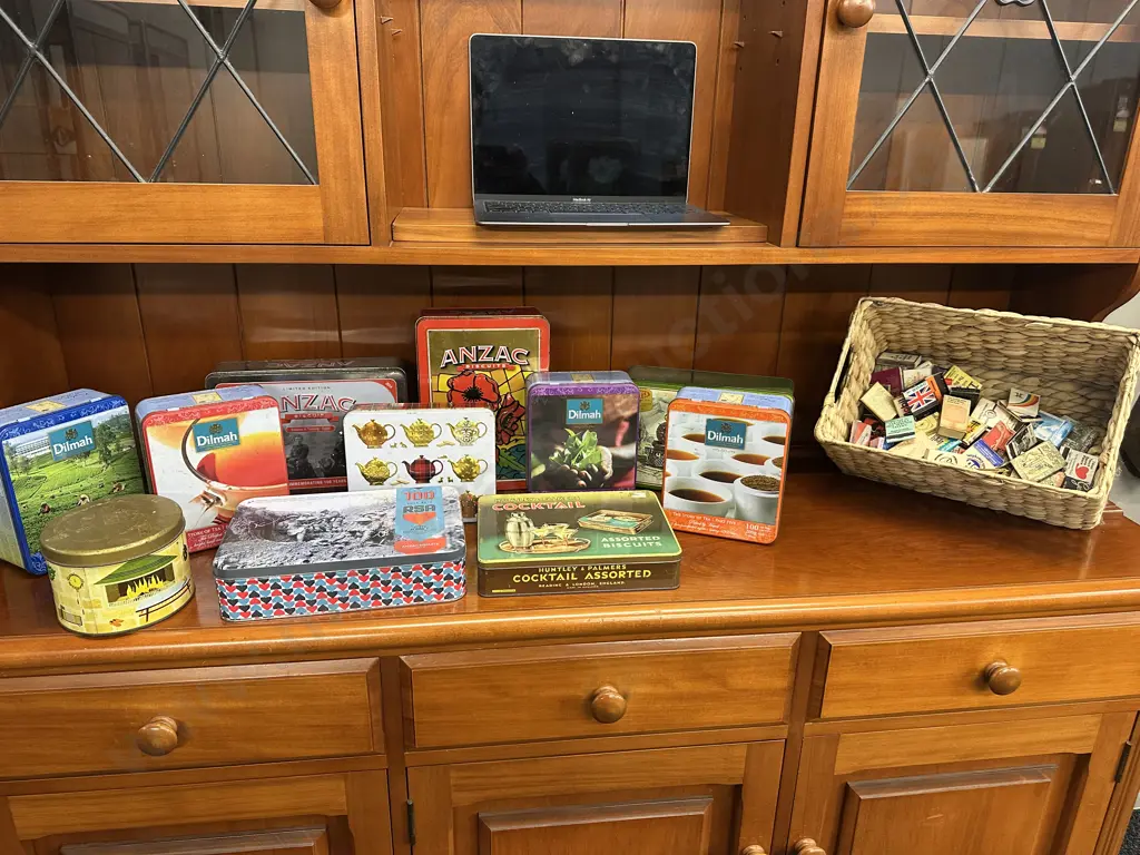 Selection Of Vintage Matches & Tins Image 1++