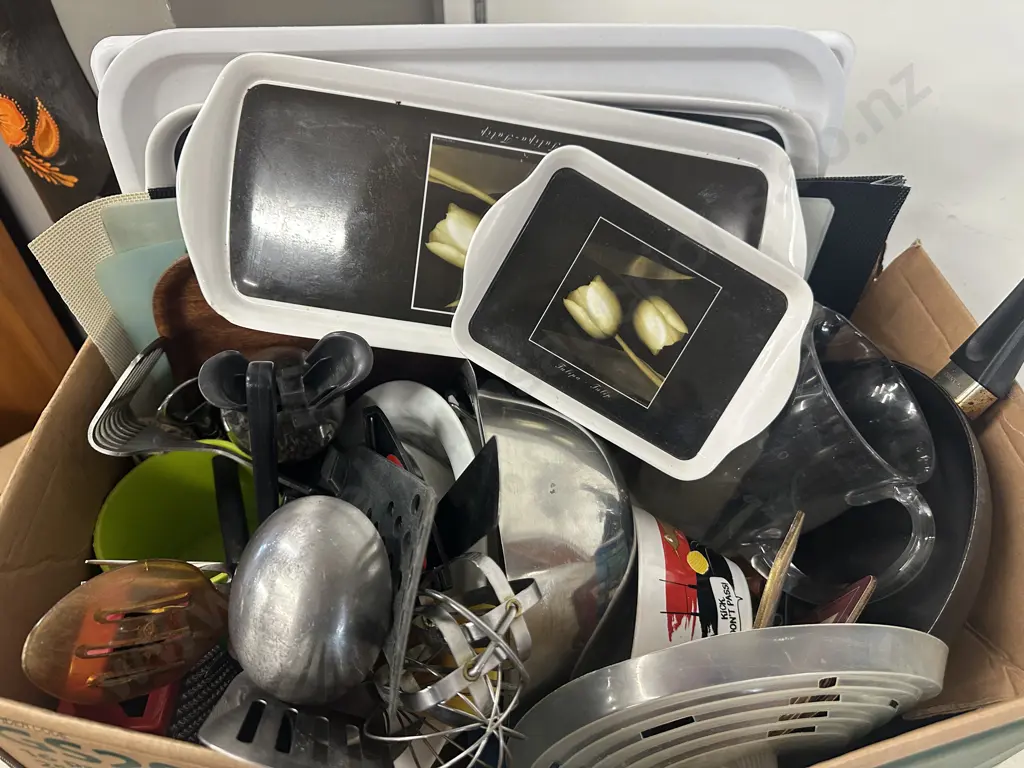 Kitchen Utensils, Plastic Trays, Mixing Bowls Etc Image 1++