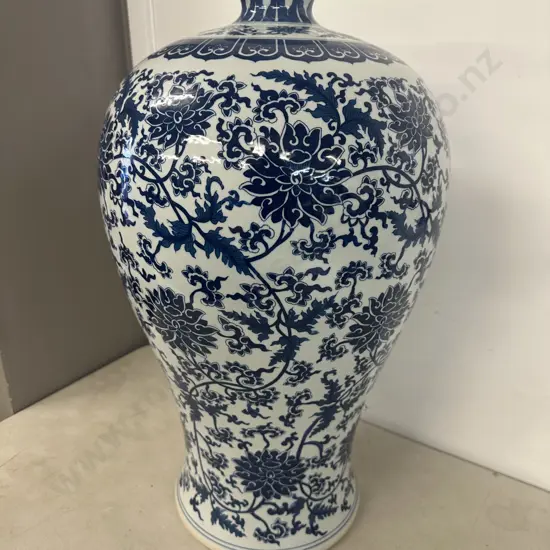 Large Chinese Meiping-Form Blue & White Porcelain Floor Vase Floral Detail H62cm.