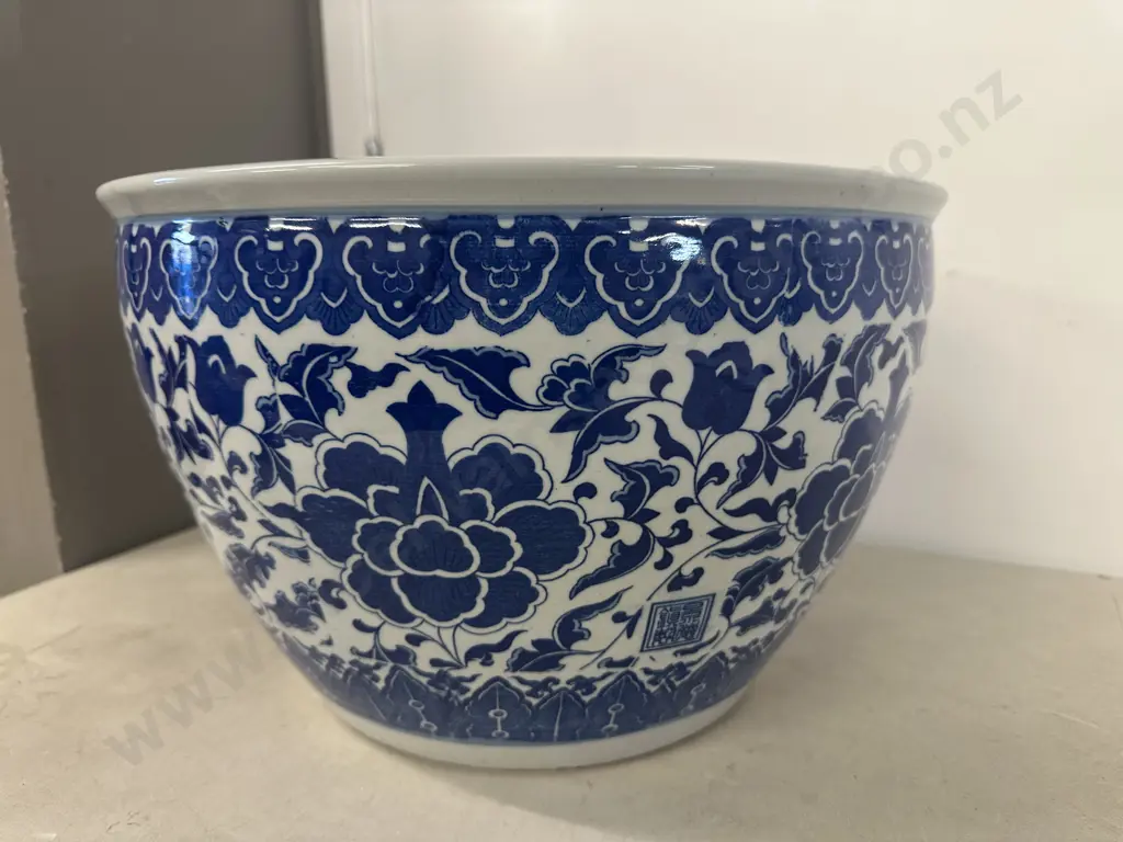 Vintage Chinese Round Porcelain Planter Pot H26,Dia41cm. Image 1++