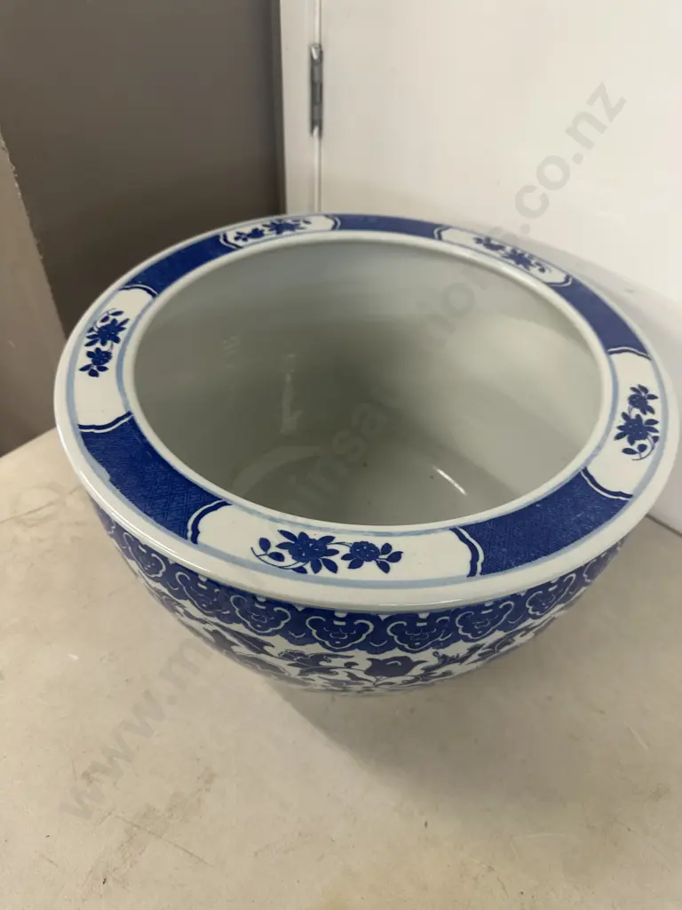 Vintage Chinese Round Porcelain Planter Pot H26,Dia41cm. Image 1++
