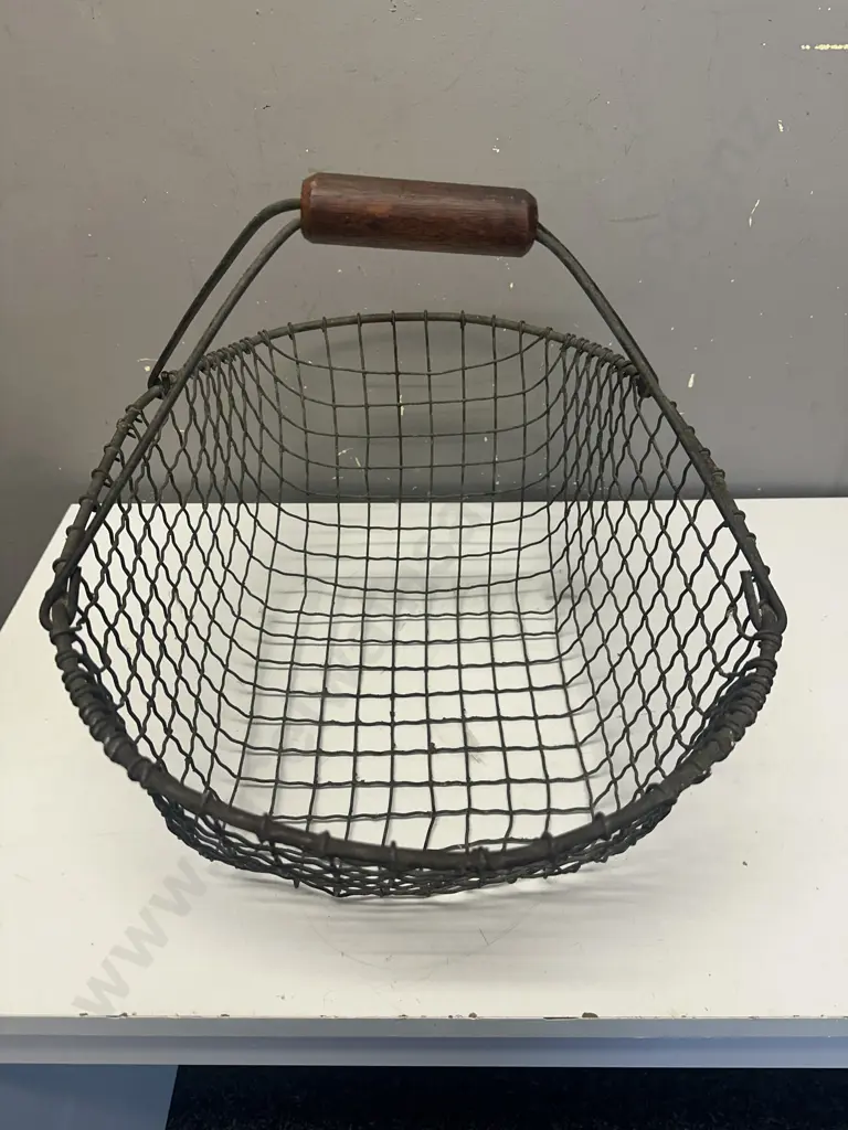 Antique Wine Harvest Basket H40,W49,D38cm. Image 1++