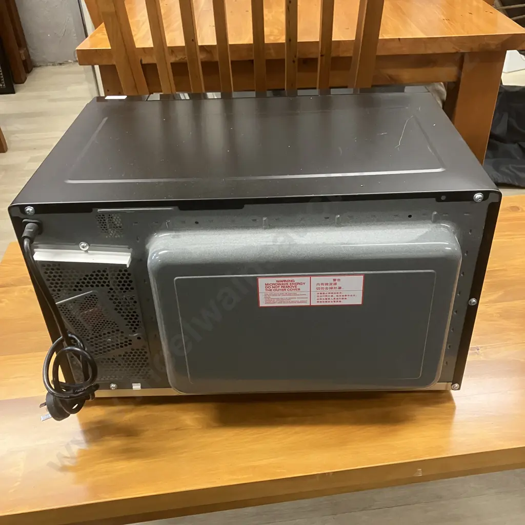 Panasonic Inverter Microwave Oven Model NN-ST665B, Black Image 1++