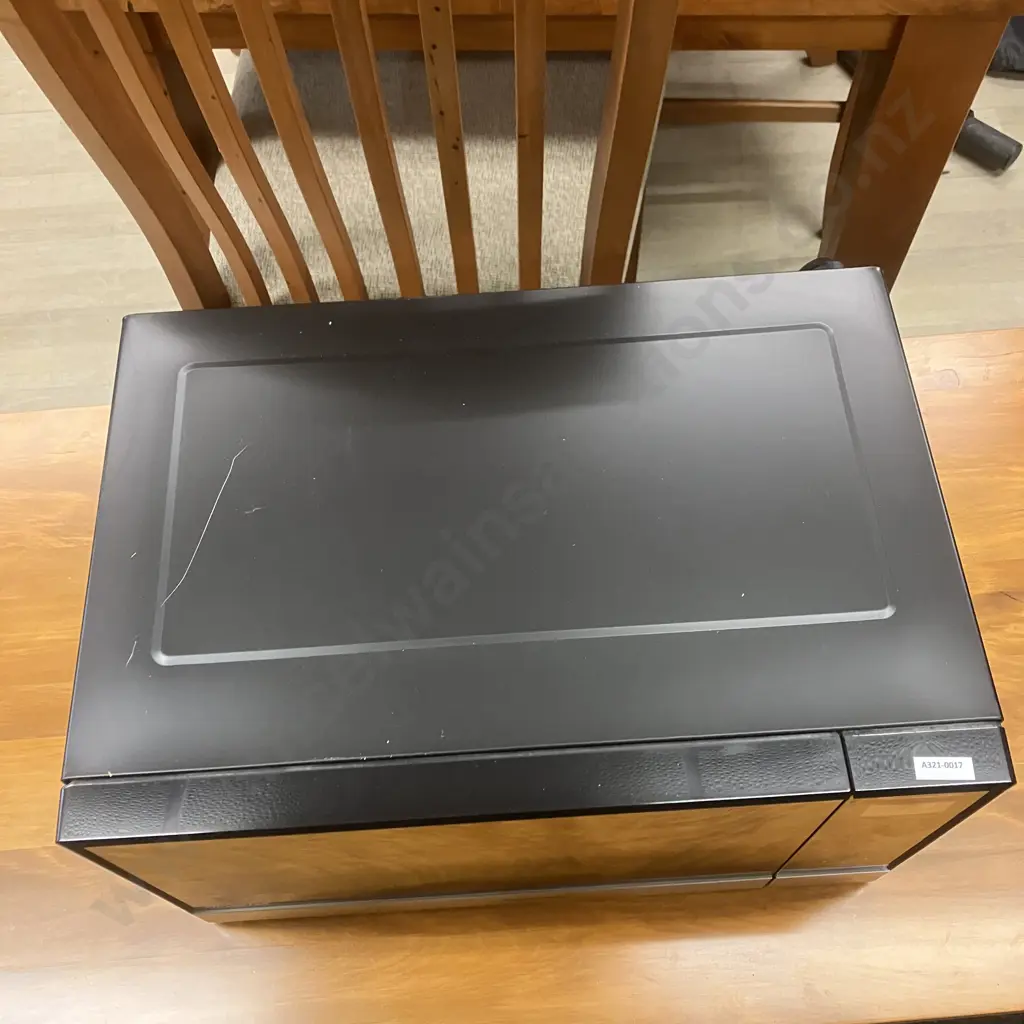 Panasonic Inverter Microwave Oven Model NN-ST665B, Black Image 1++