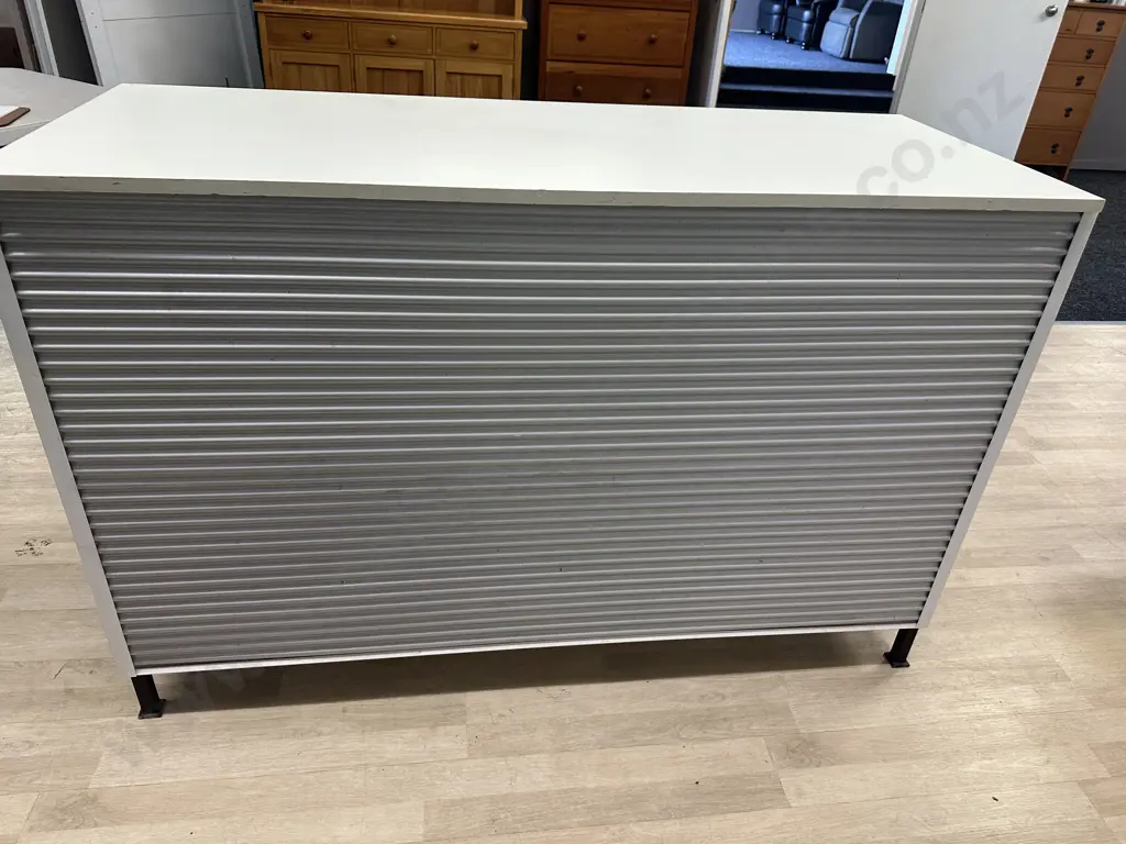 Rectangular Bar Unit Corrugated Iron & White Top H99,W150,D60cm. Image 1++