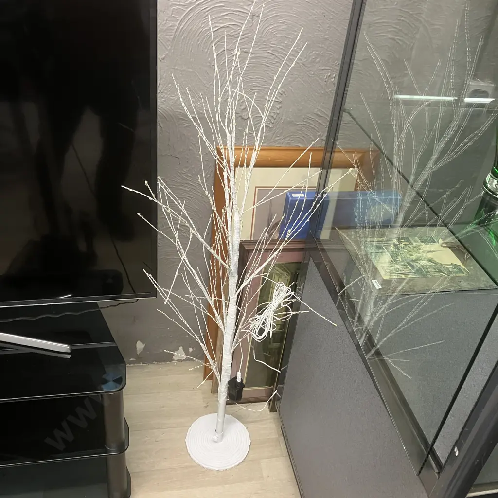1.3m White Light Up Tree Image 1++