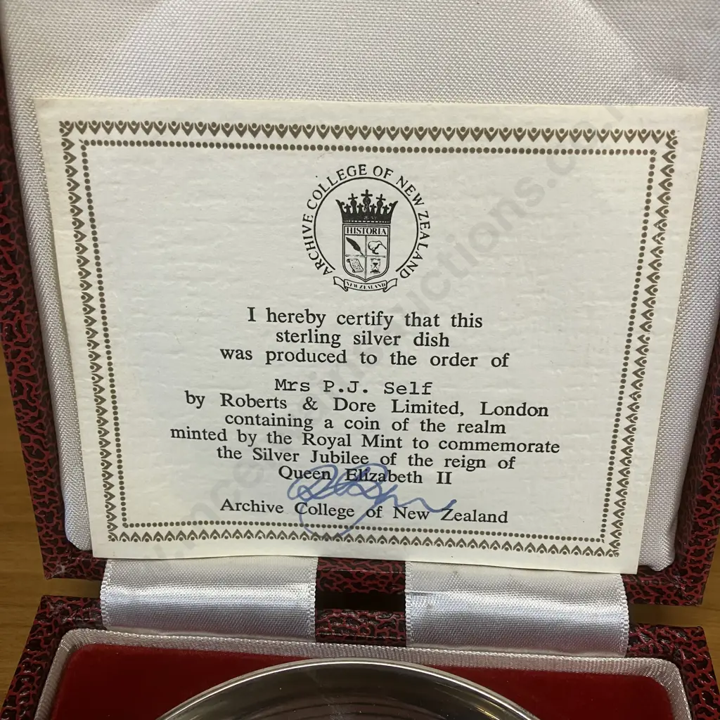 Hallmarked Sterling Silver Dish With 1977 Queen Elizabeth Jubilee Crown Coin Inset  - Roberts & Dore London Image 1++